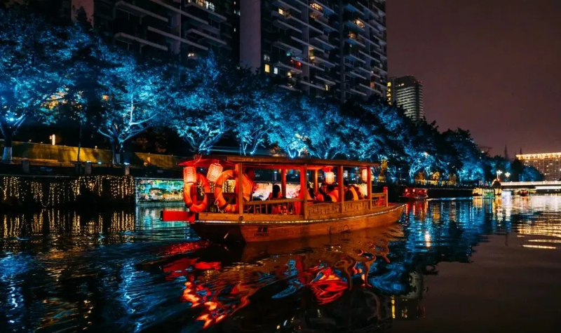 LED顯示屏點(diǎn)亮夜游經(jīng)濟(jì)，科技賦能夜間消費(fèi)新圖景