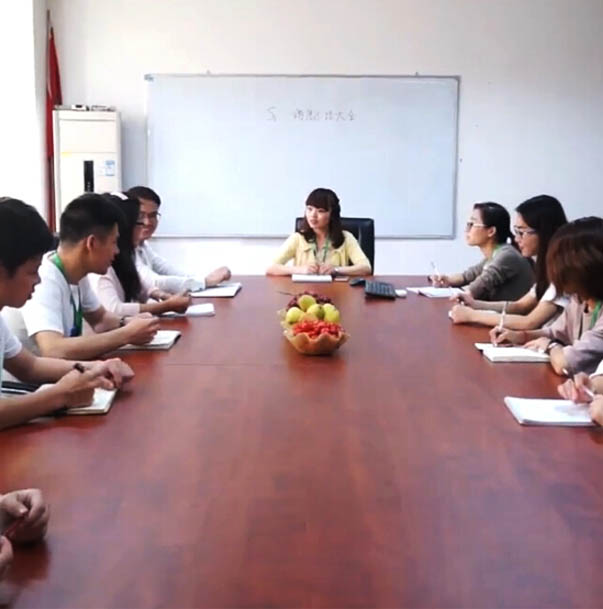 市場部會議室展開探討