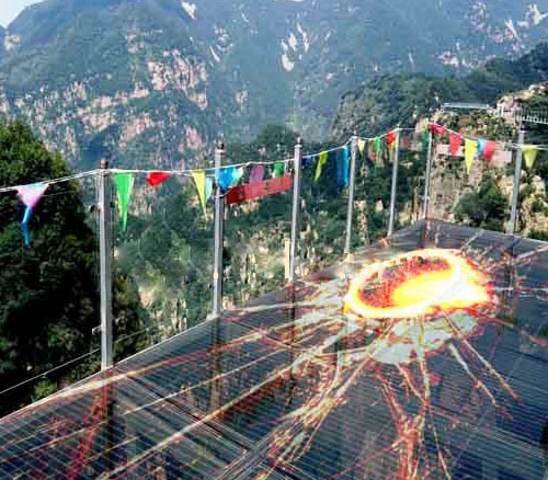 玻璃棧道互動(dòng)LED透明屏效果是如何實(shí)現(xiàn)的？