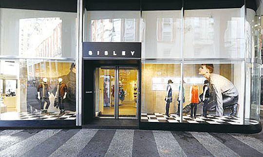 櫥窗LED透明屏價格多少錢？報價組成