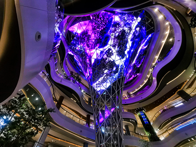 西安南飛鴻樂(lè)薈中心led透明屏項(xiàng)目